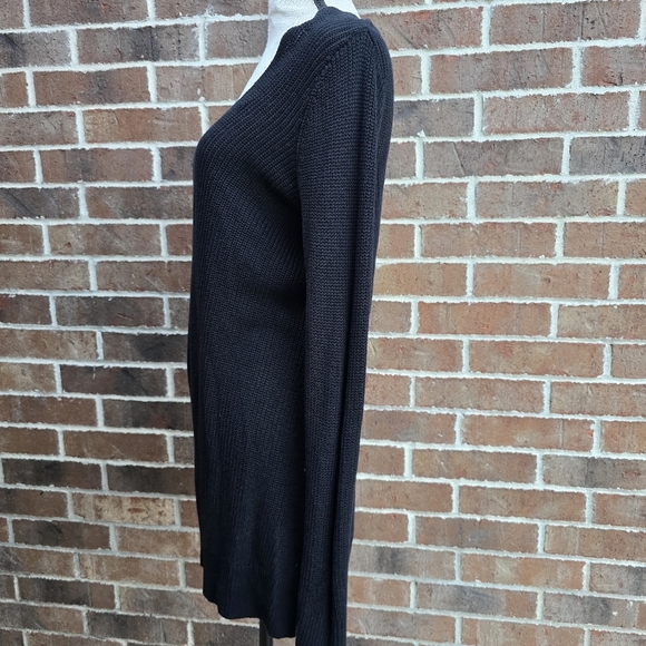 Old Navy Black V-Neck Sweater for Women - Picture 5 of 10